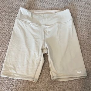 Alo cream biker shorts